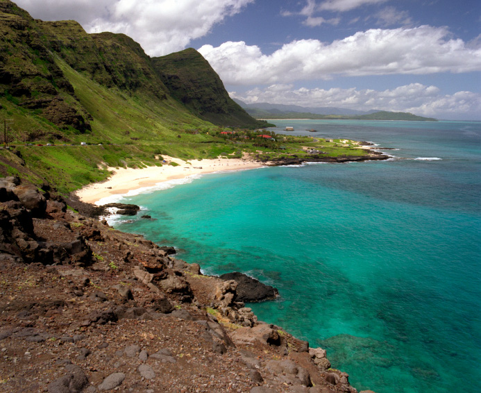 Take a free stopover in Honolulu on American on your way to Asia—by knowing which loyalty program to book through.