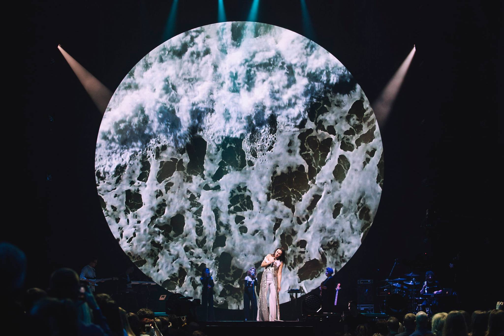 Jamala-led-show-screen-by-Platforma