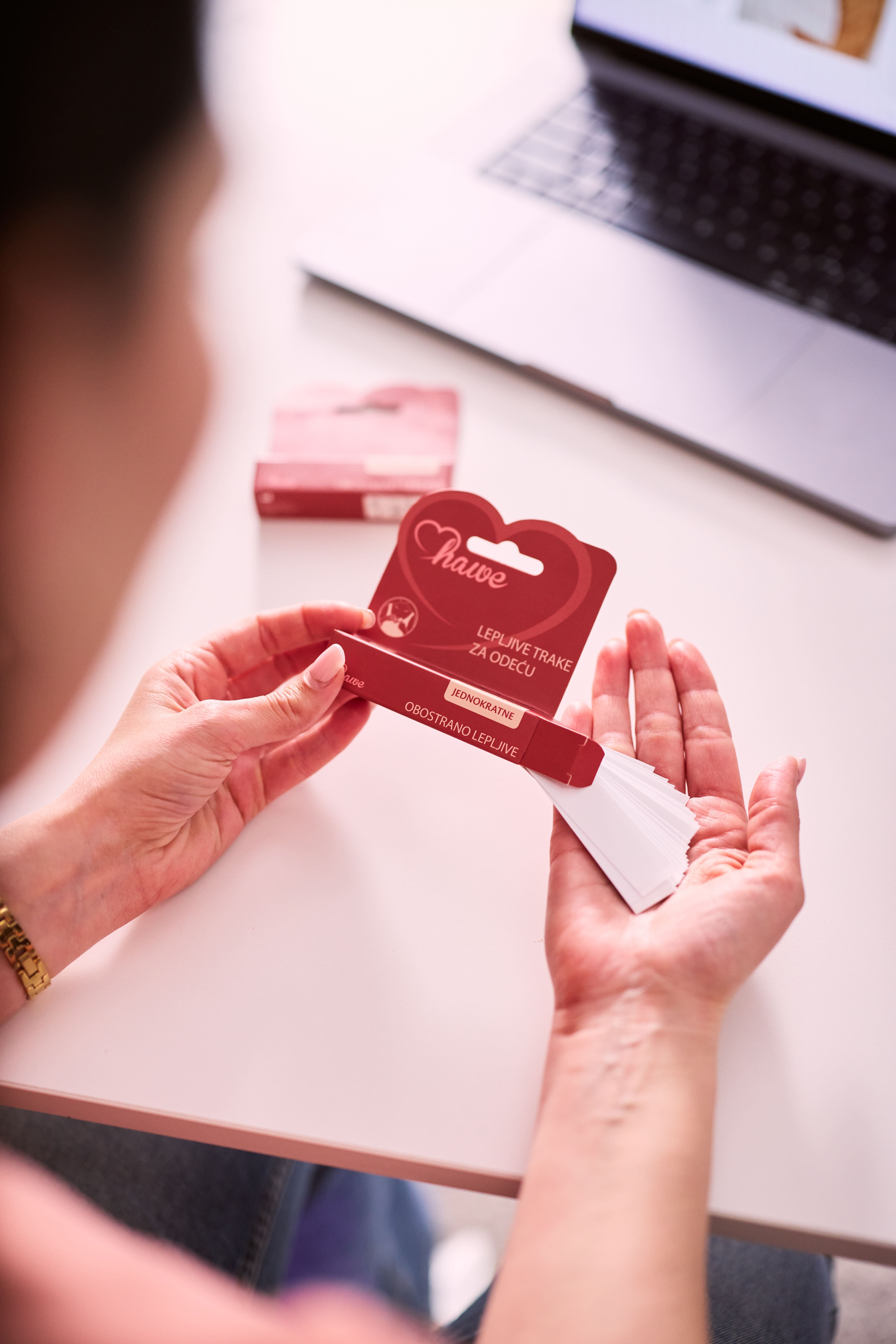 Dvostrane lepljive trakice slika 3