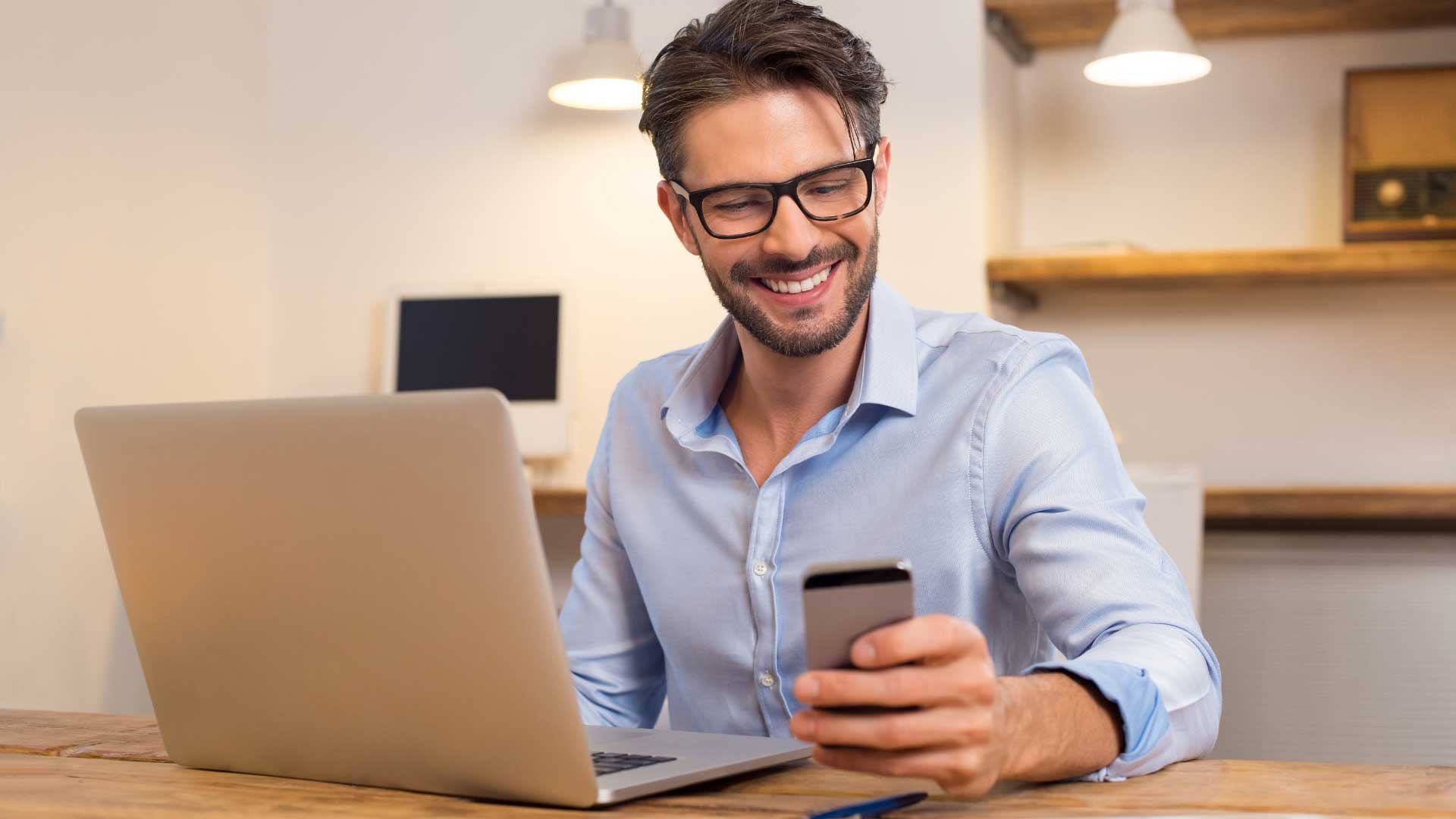 Xelion Phone System - What Are the Benefits of a Hosted VoIP Phone System?