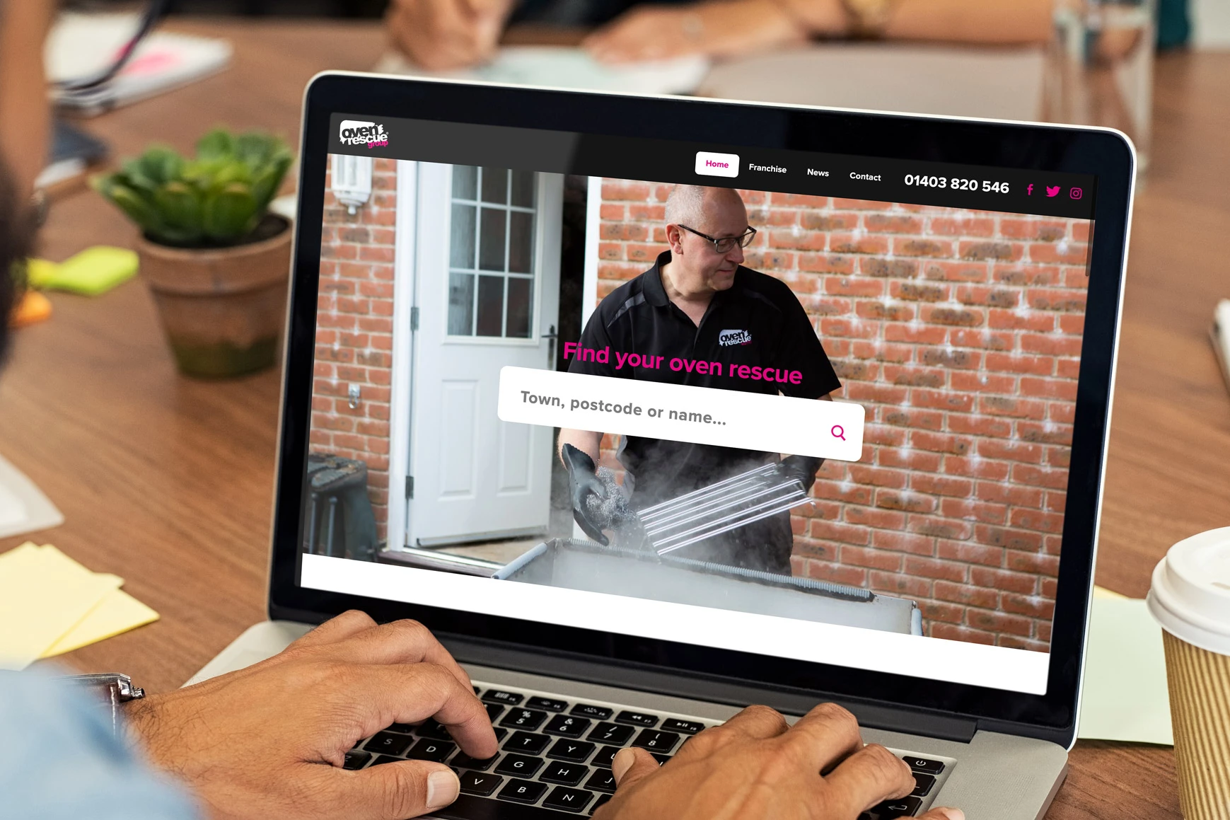 Person using thee oven rescue website on a laptop.