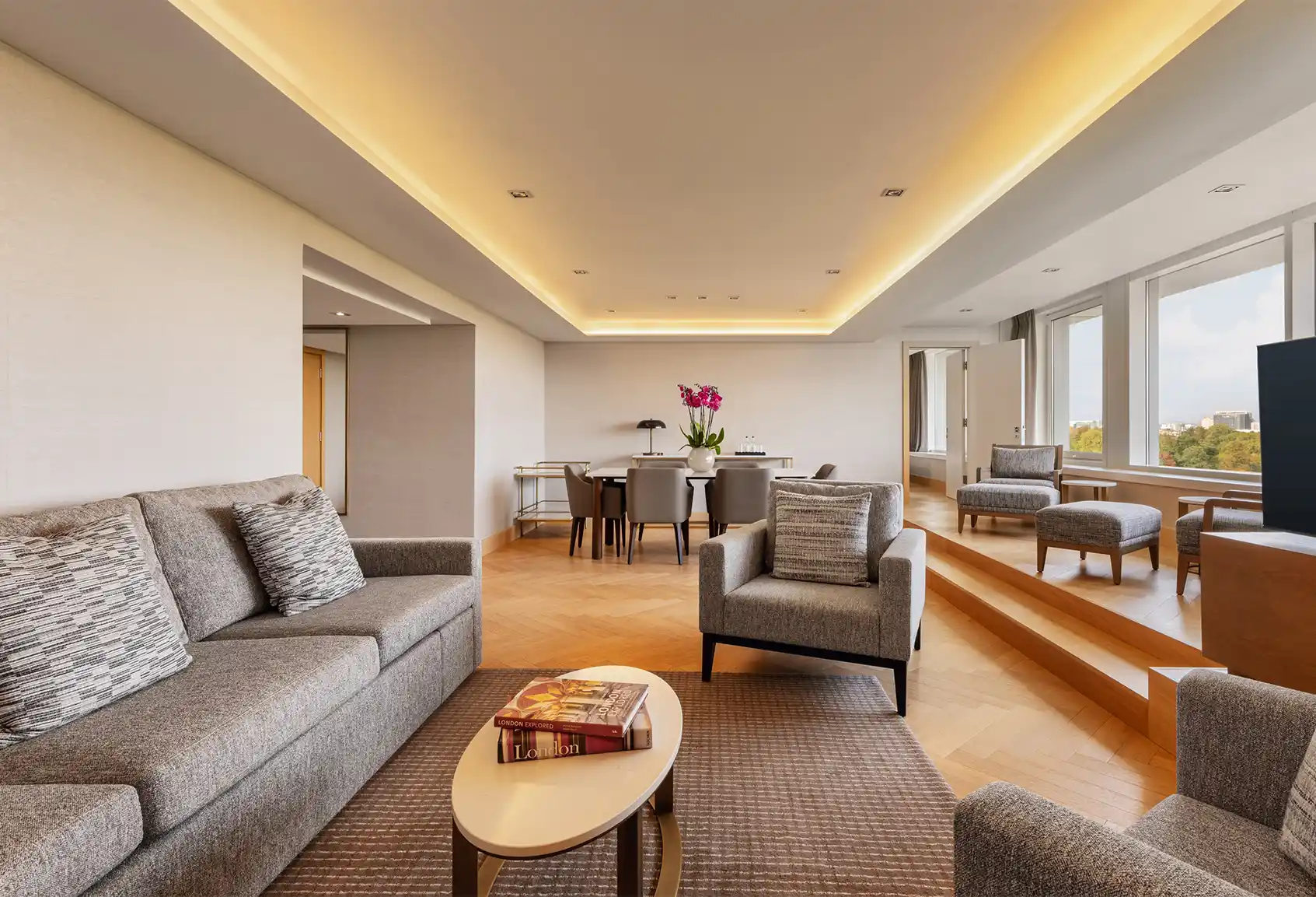 Royal Garden Hotel Master Suite