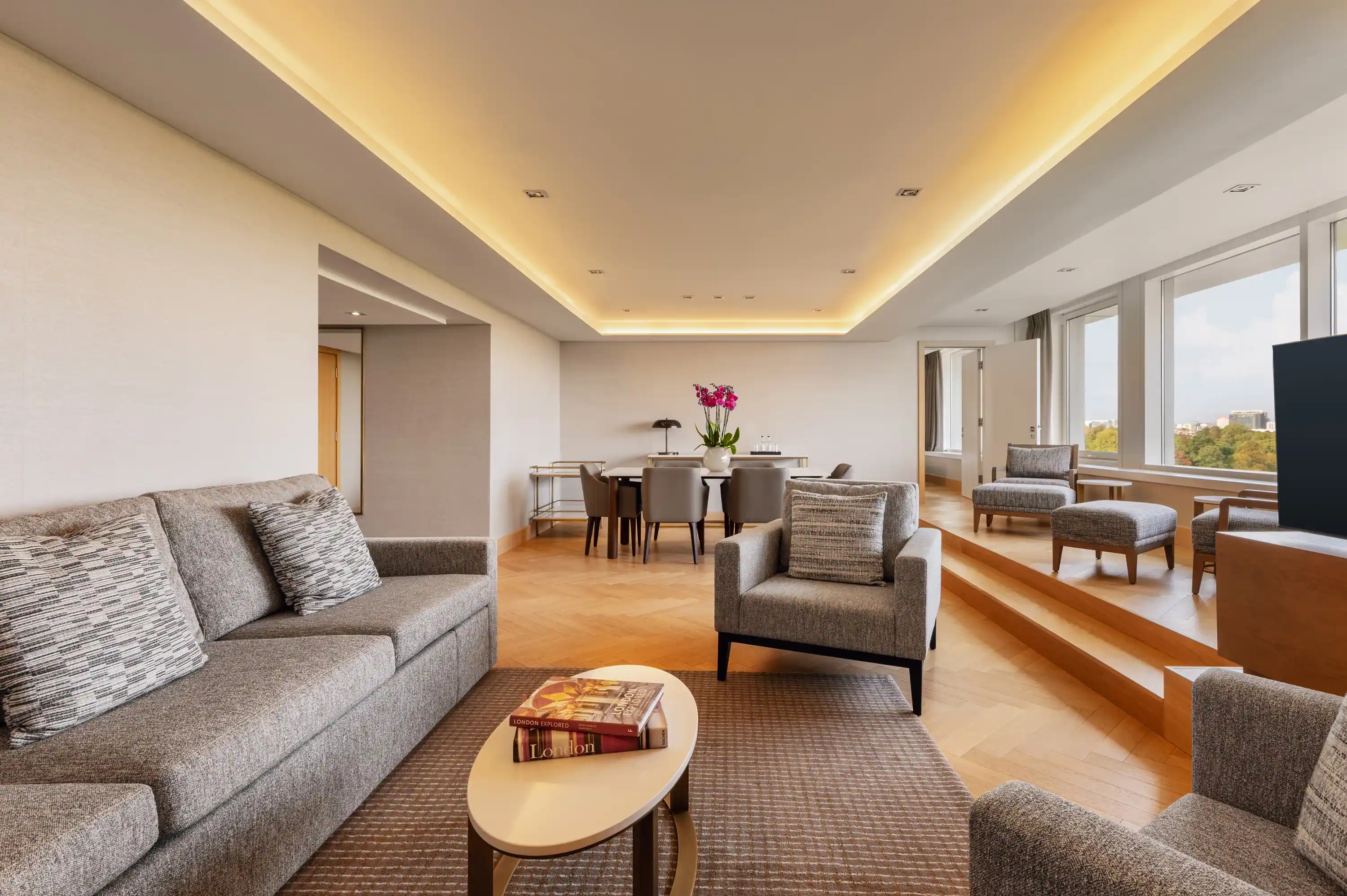 Royal Garden Hotel Master Suite