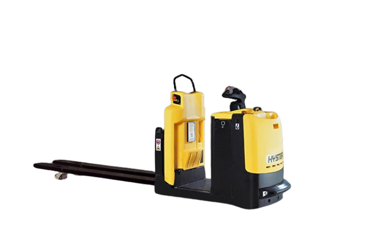 Transpallet manuali, compatti, con operatori a terra o con pedana operatore.