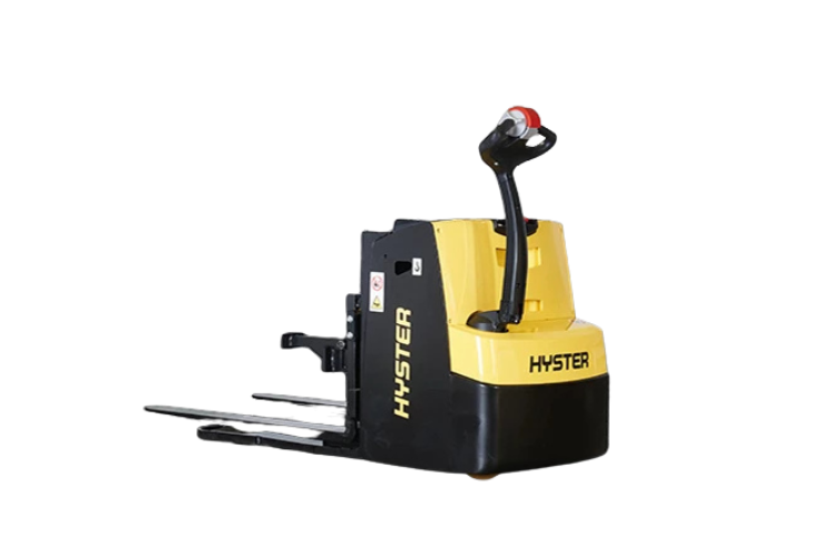 Transpallet manuali, compatti, con operatori a terra o con pedana operatore.