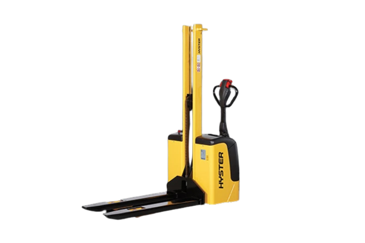 Transpallet manuali, compatti, con operatori a terra o con pedana operatore.