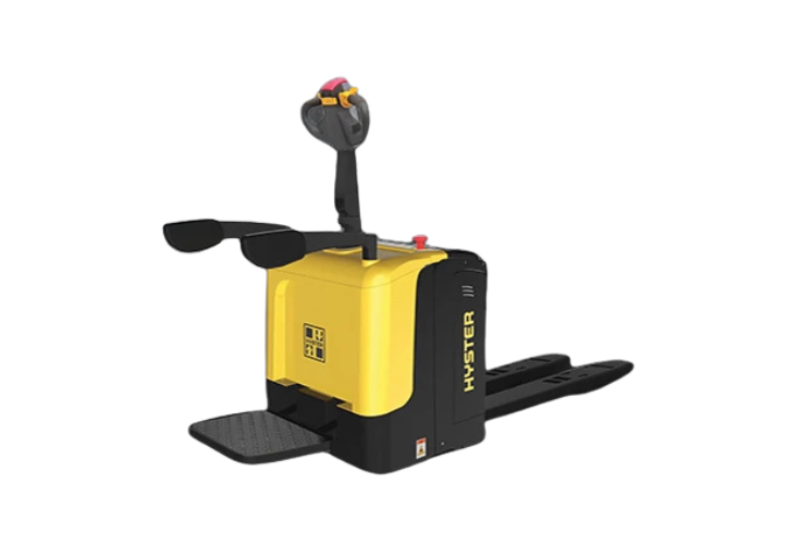 Transpallet manuali, compatti, con operatori a terra o con pedana operatore.