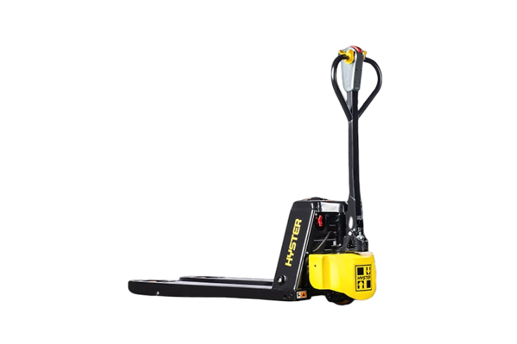 Transpallet manuali, compatti, con operatori a terra o con pedana operatore.