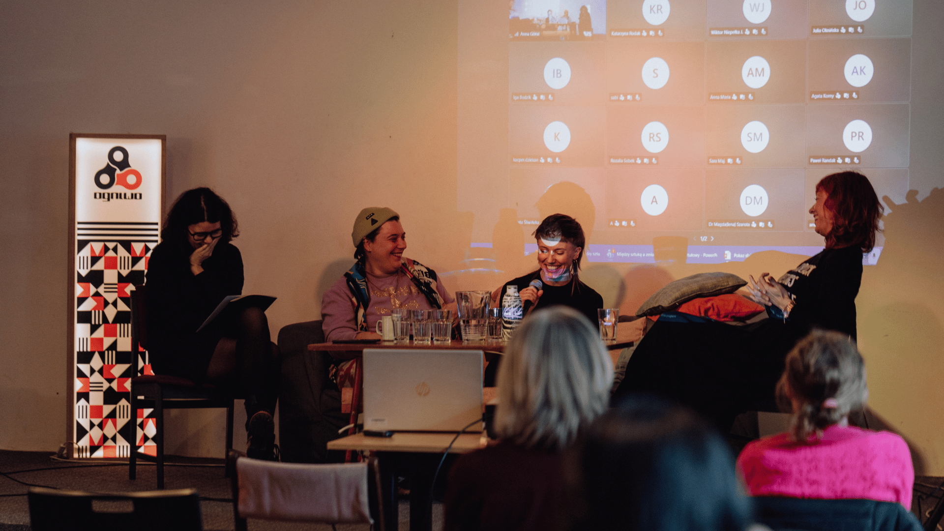 Between Art and Social Change: Women’s Artivism and Democracy