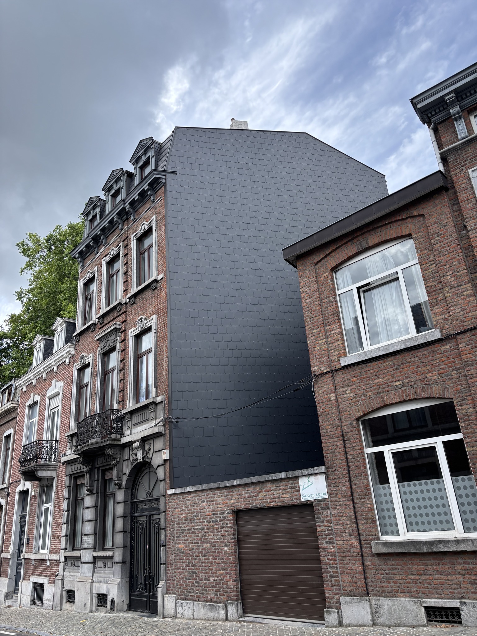 Un chantier pour l'installation d'un toit sur une maison, réalisé par Sodry.