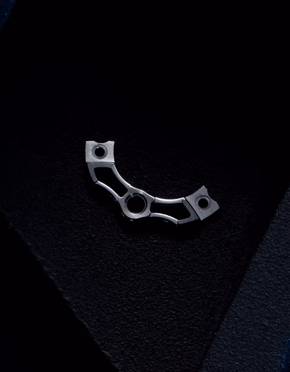 Pont de balancier Cyano - Composant horloger décoré