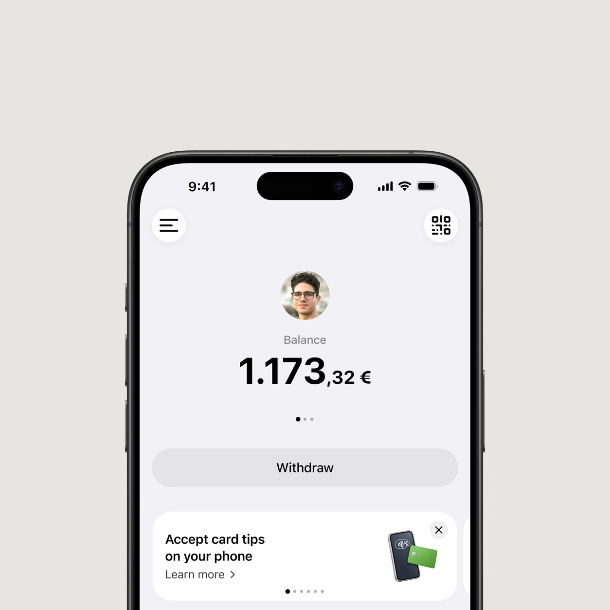 GlobalTips Staff App home screen with a 1.173,32 € balance, the Withdraw button and recent tips