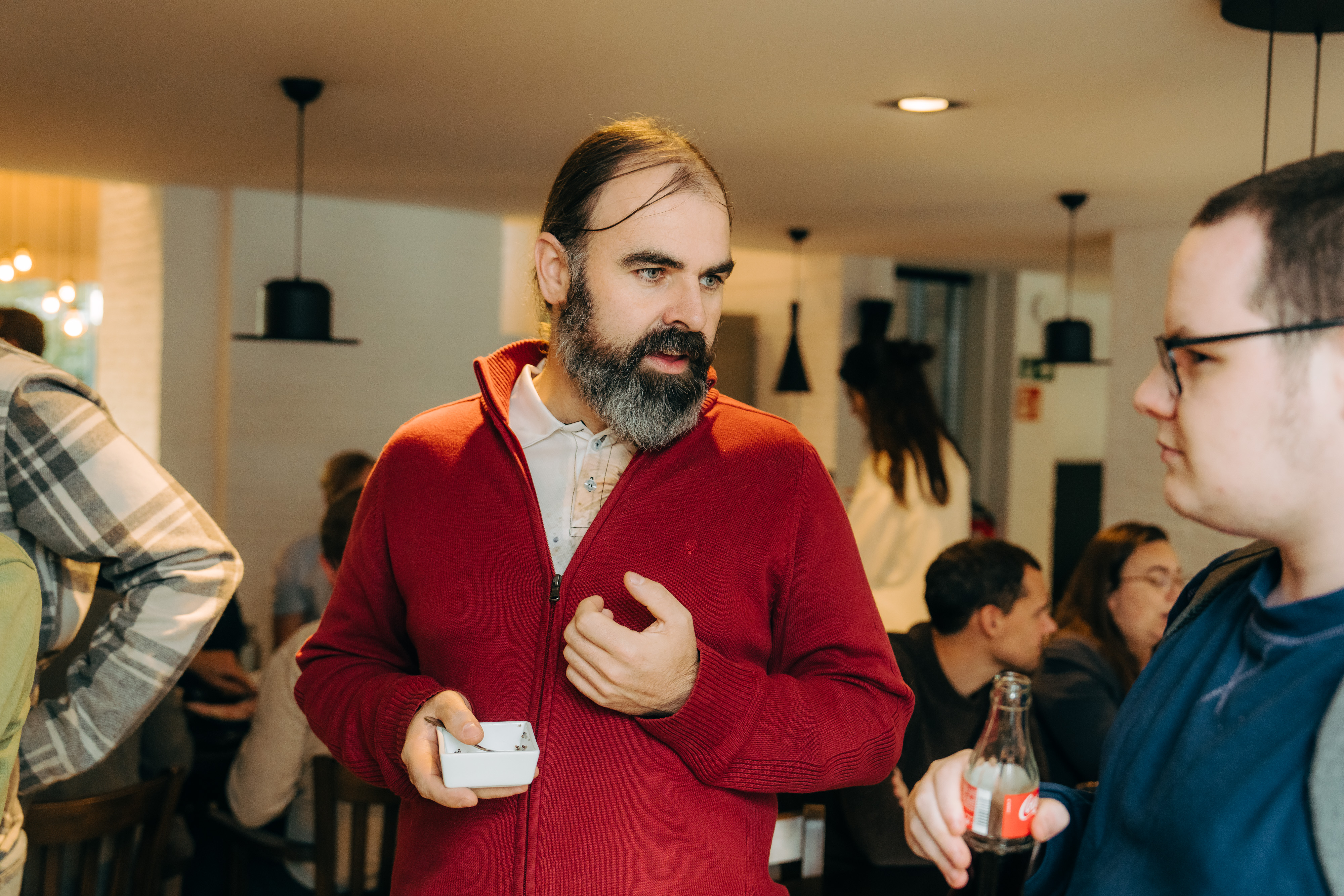 image depicting employees collaborating (for a manufacturing plant)