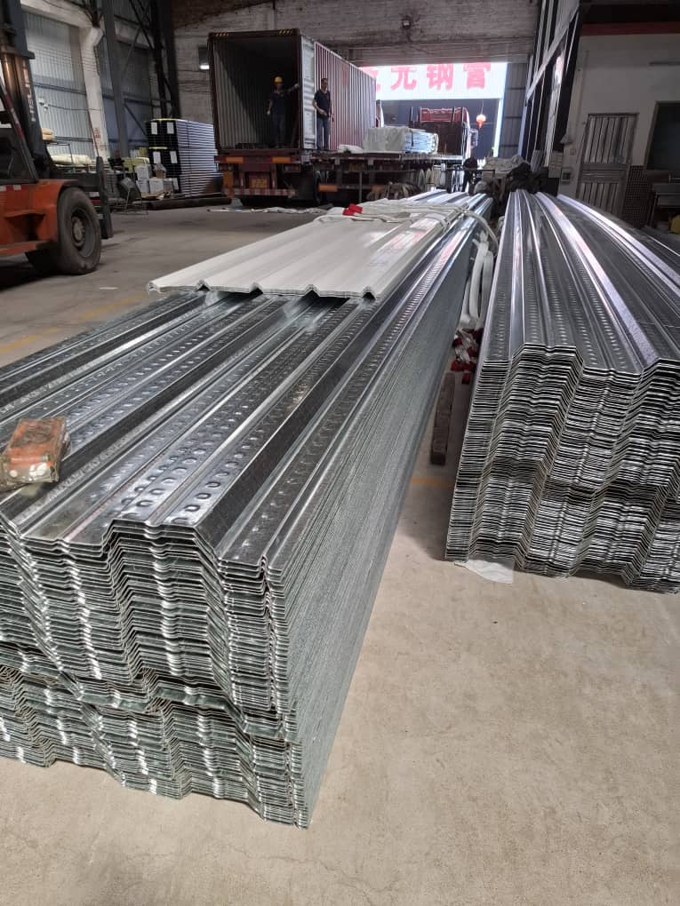 image of maintenance crew working on aircraft