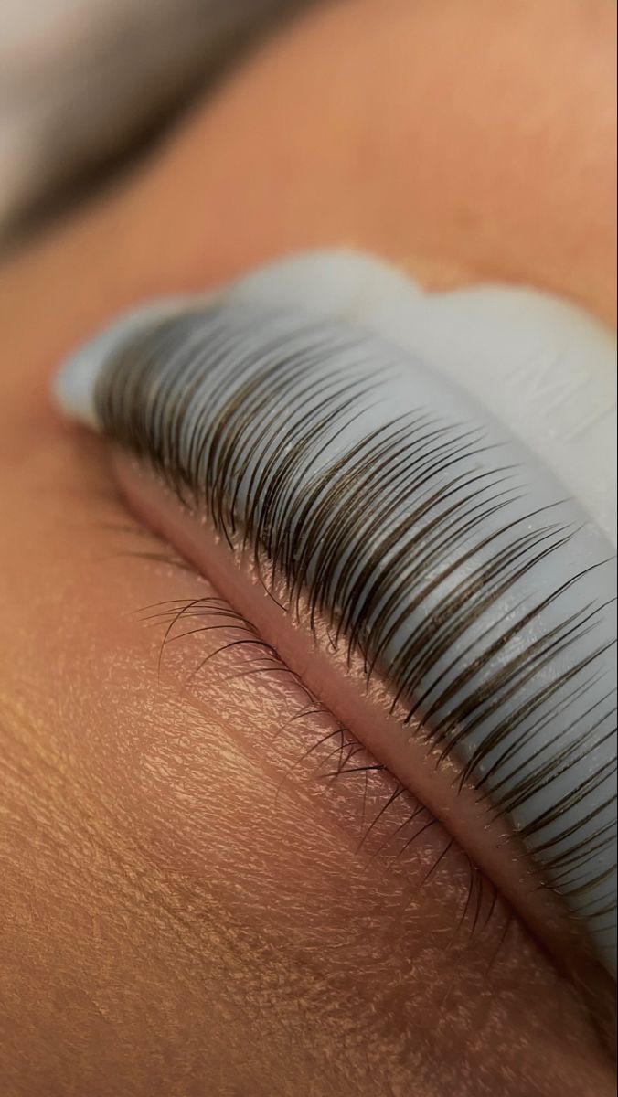 LASH LIFTING – Schwung, Pflege & Ausdruck für deine Naturwimpern