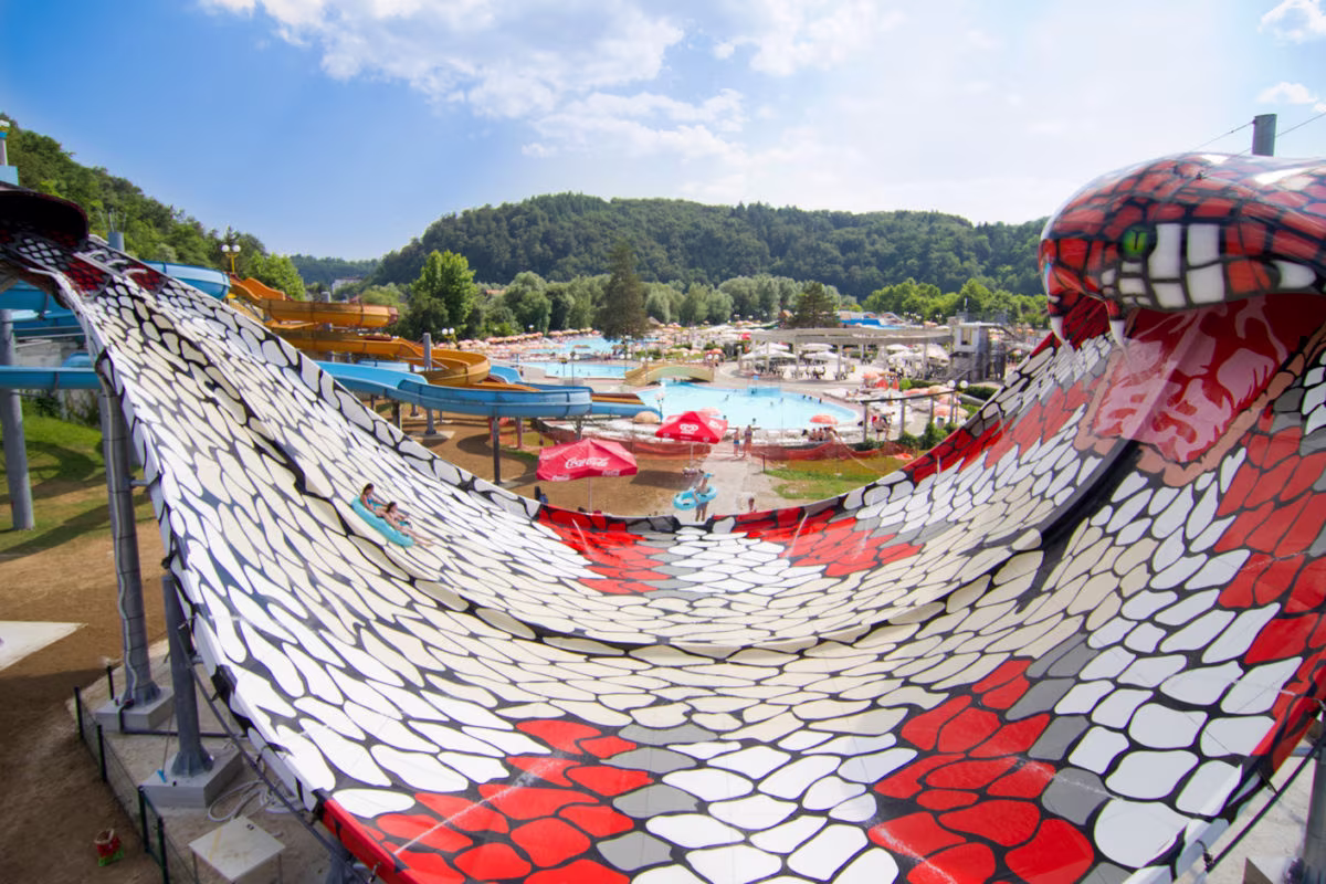 een waterpark met thermen en wellness bij terme olimia