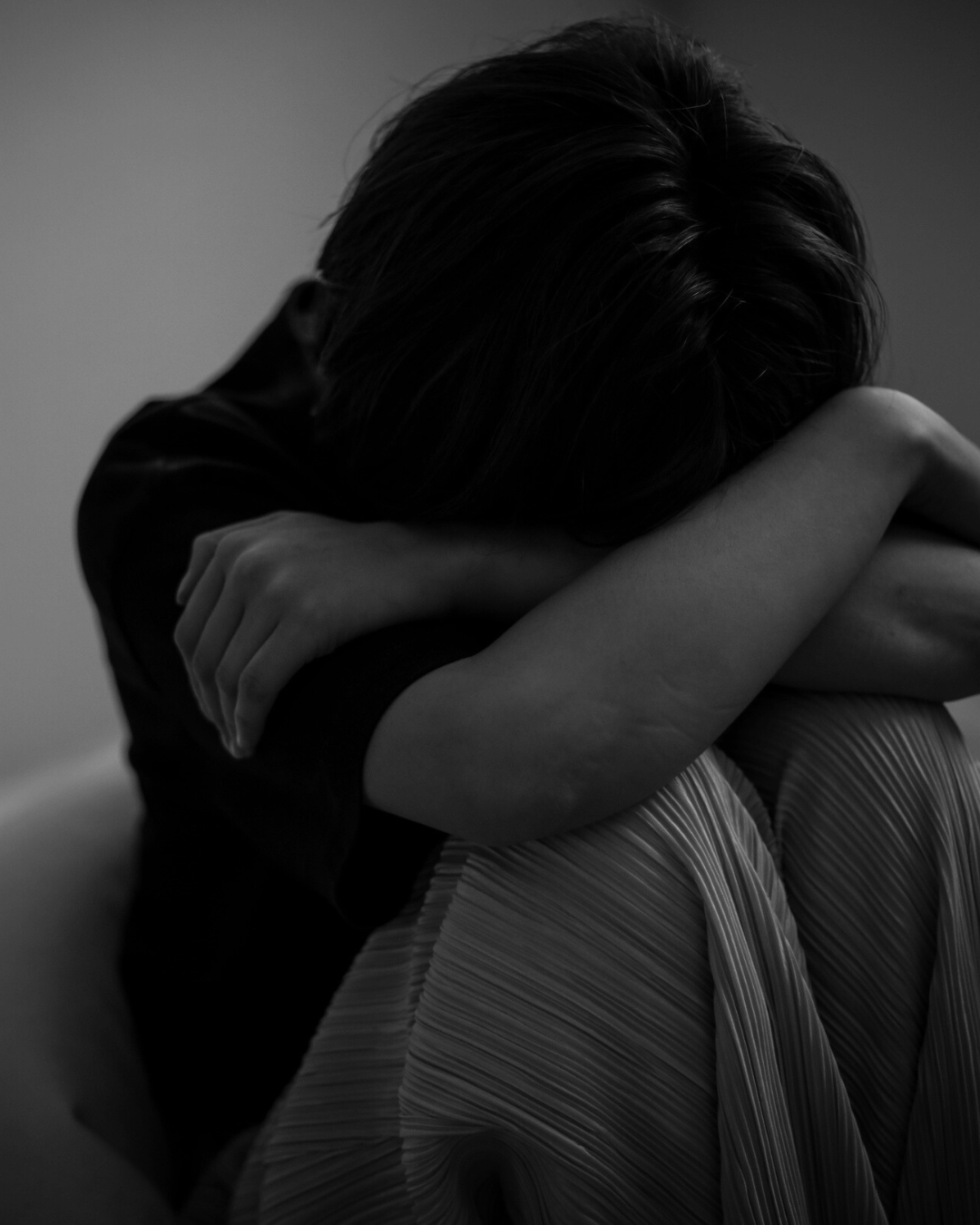 Woman taking control of mitochondrial health through biomarker testing to improve cellular energy and address mitochondrial dysfunction symptoms