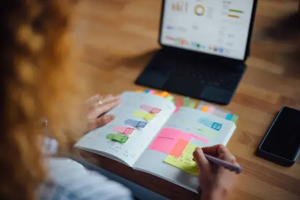 Das richtige Ablagesystem: Ordnung schaffen im Büro