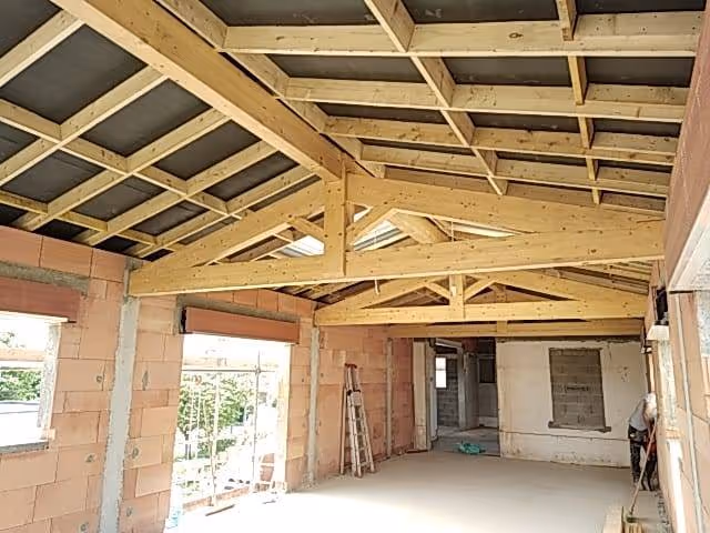 Construction charpente neuve Toulouse - Pose structure bois par charpentiers Occitans