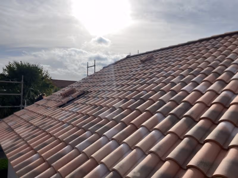 Travaux couverture toiture Toulouse - Pose tuiles par artisans couvreurs Occitans