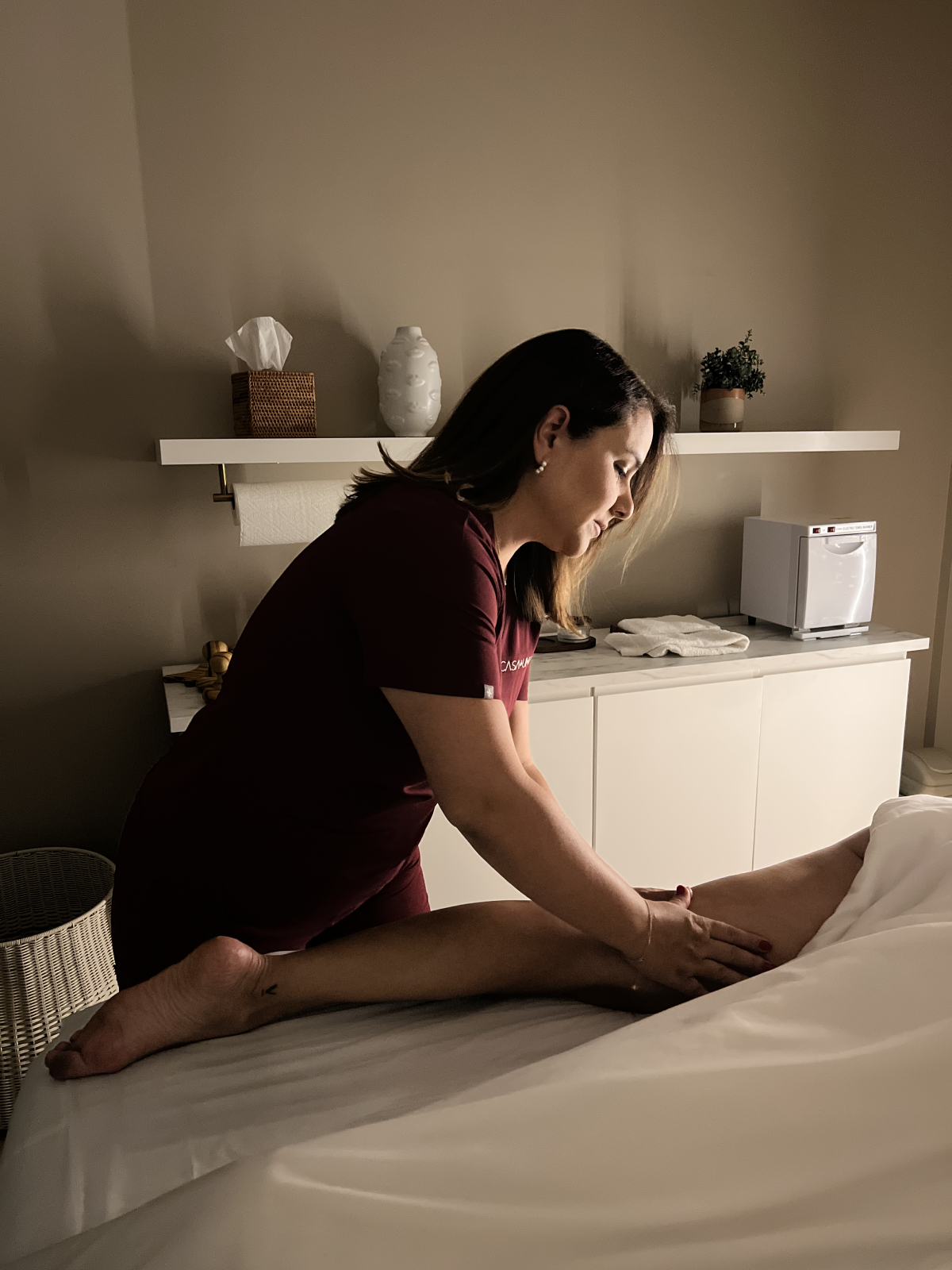 image of a peaceful acupuncture therapy room