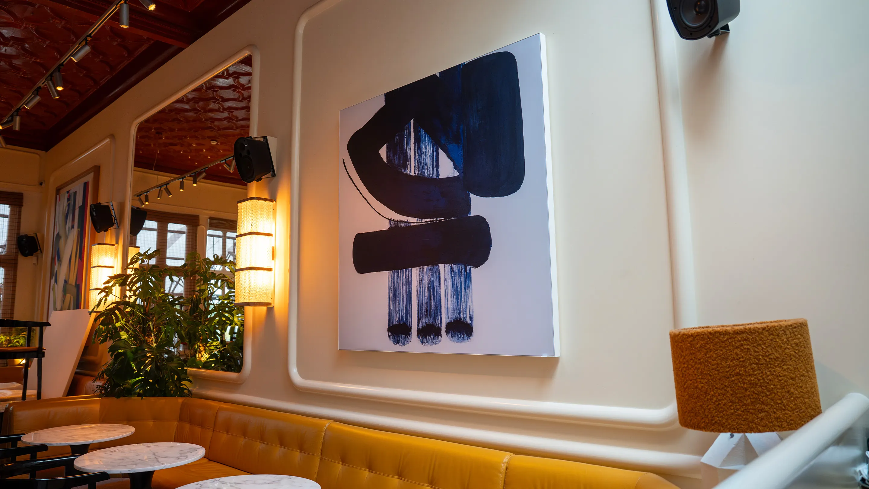 Akoestische Tuned schilderij van Merford in restaurant COBRA.