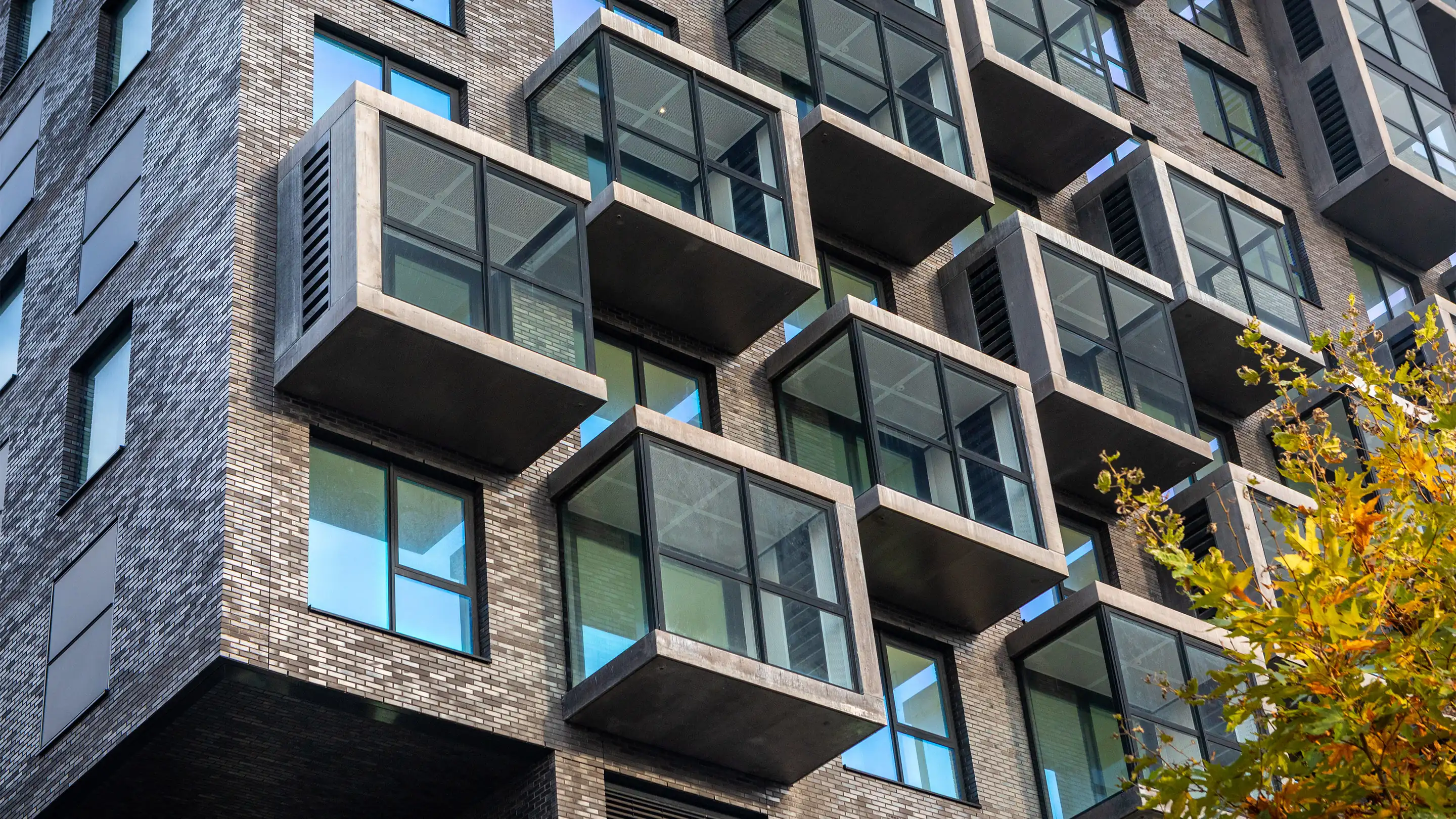 Facade of Pulse residential tower in Amsterdam featuring acoustic louvres integrated into the building’s balconies for sound reduction and ventilation.
