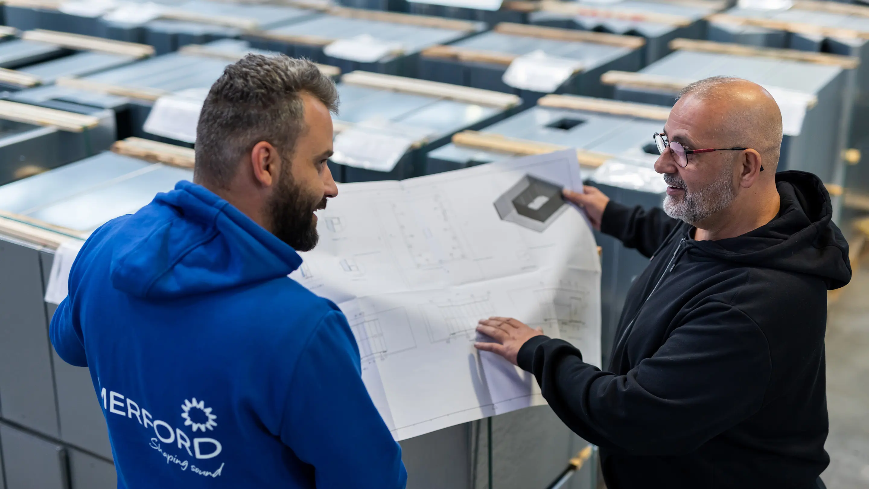 Merford-collega’s in overleg over oplossingen.