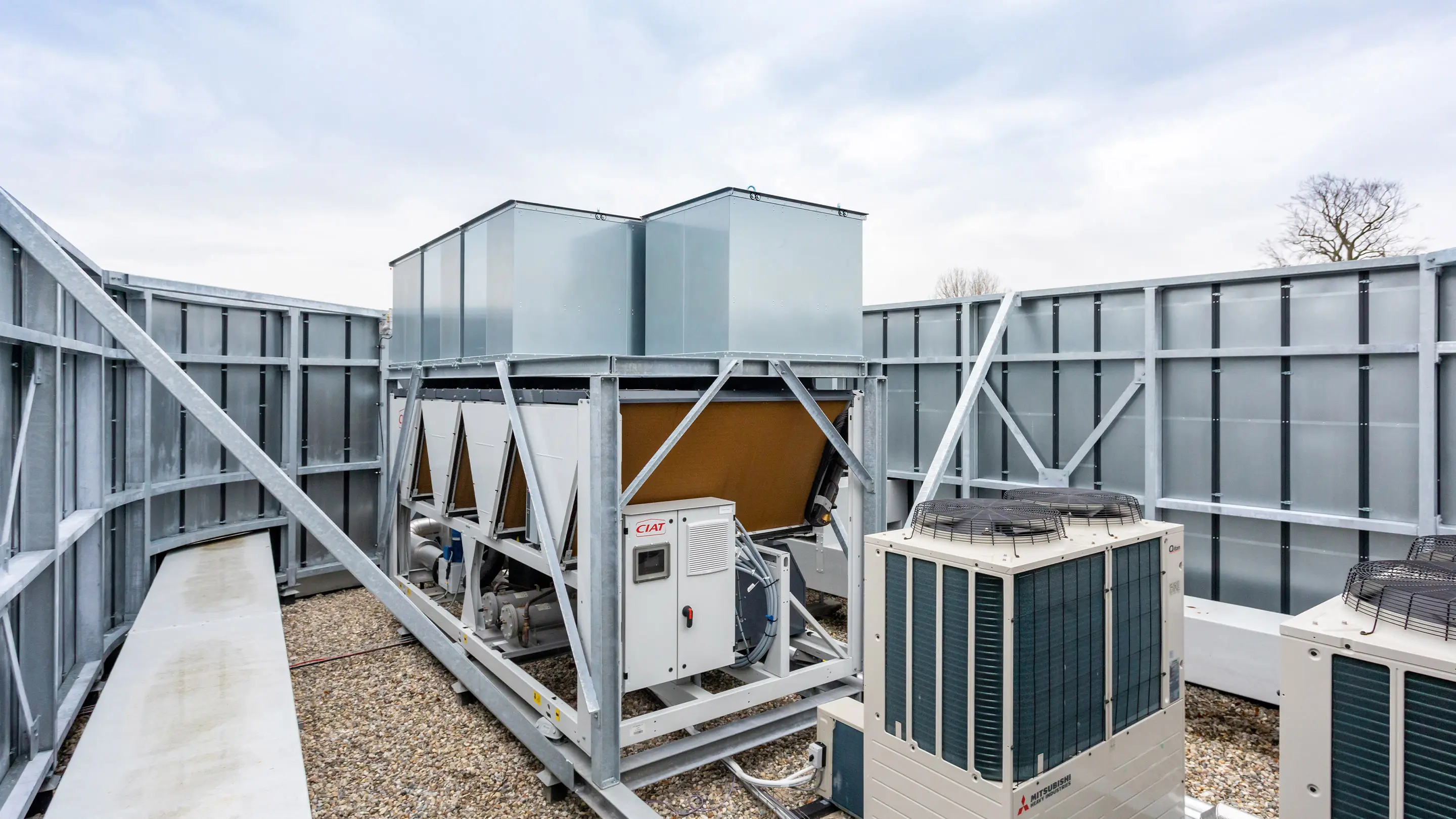 Enclosure on top of zorgcentrum Wildhoef Bloemendaal.