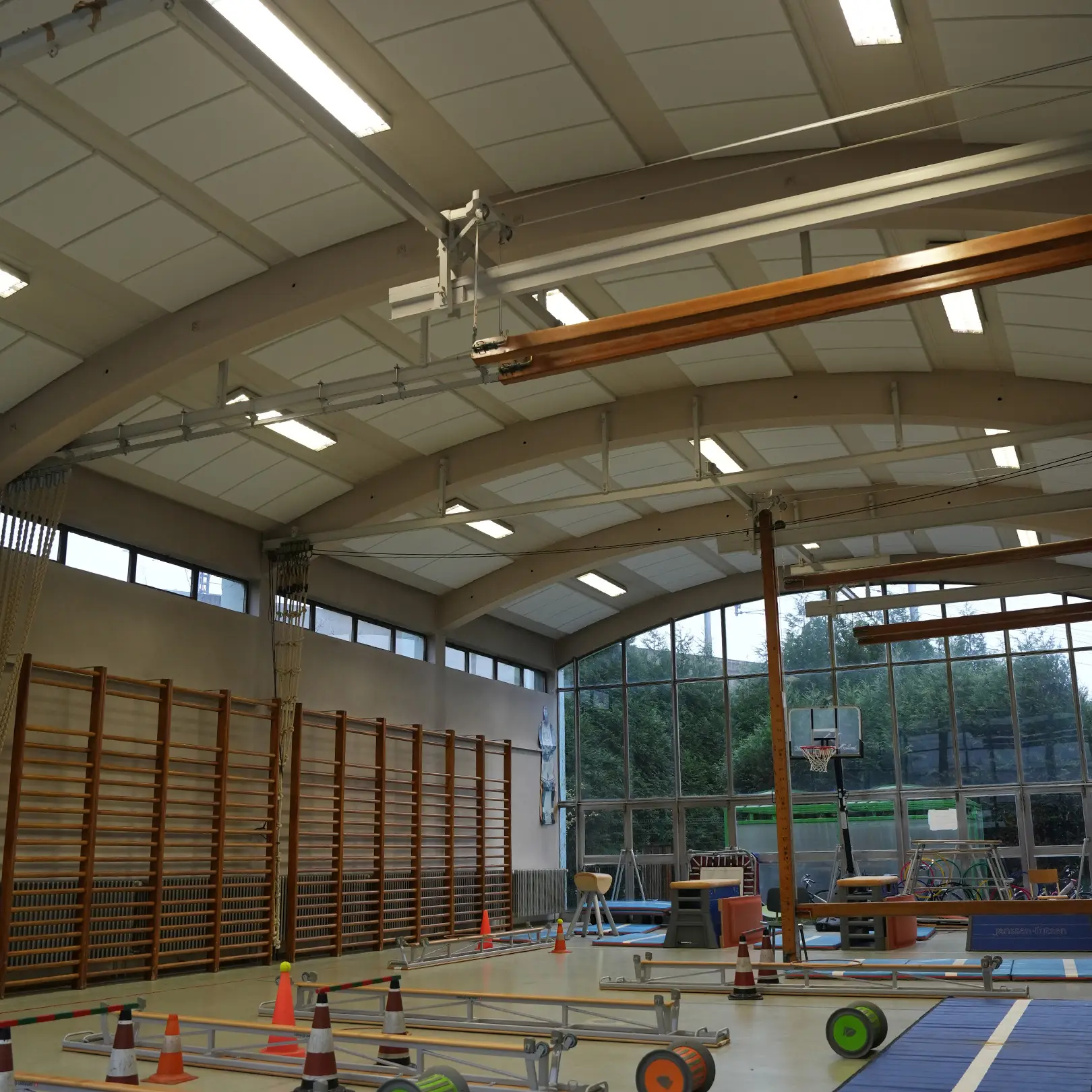 Sportomundo gym with akotherm panels on the ceiling.
