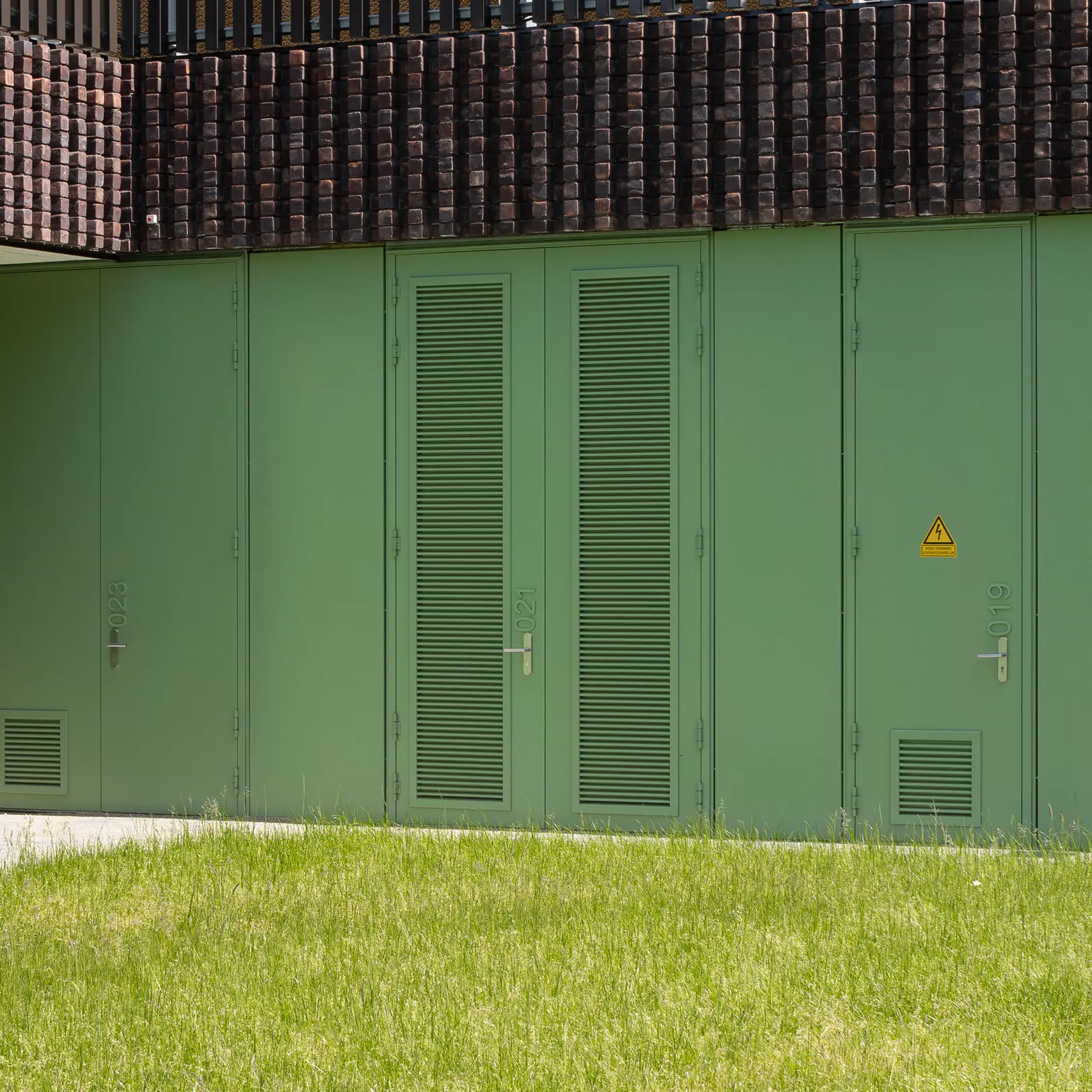 Green AIR 50 acoustic louvre in datacentre, by Merford.