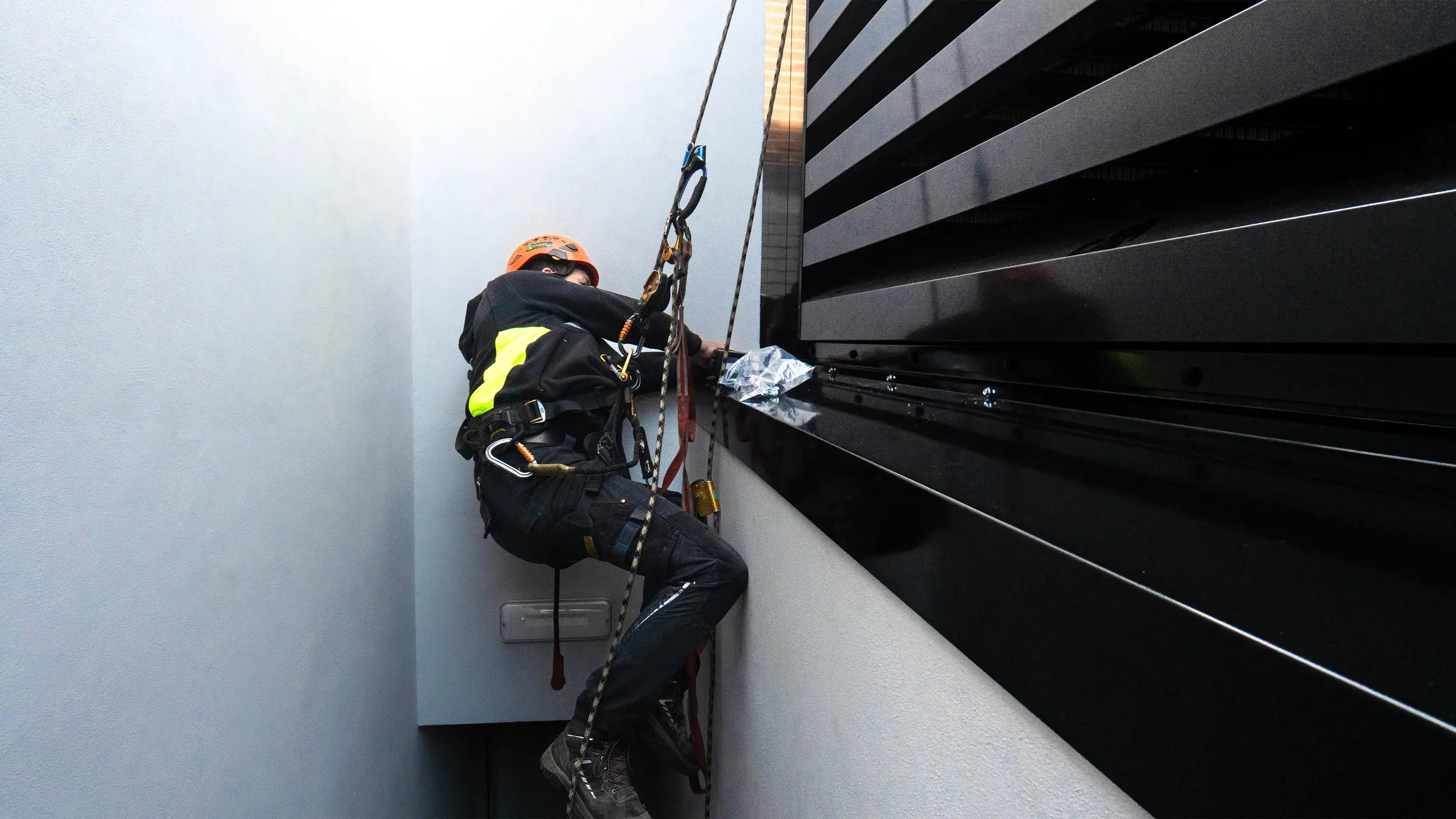 Technician installing acoustic enclosure on rooftop in Brussels.