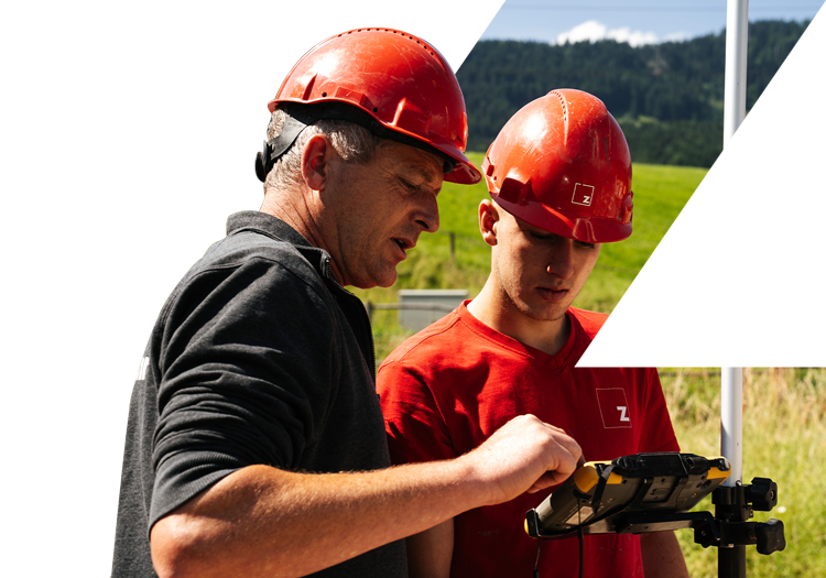 Zwei Männer an einer Messung