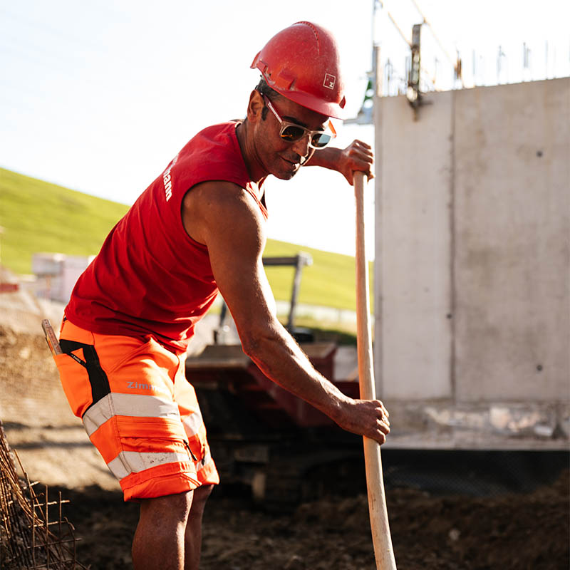 Bauarbeiter während Arbeit