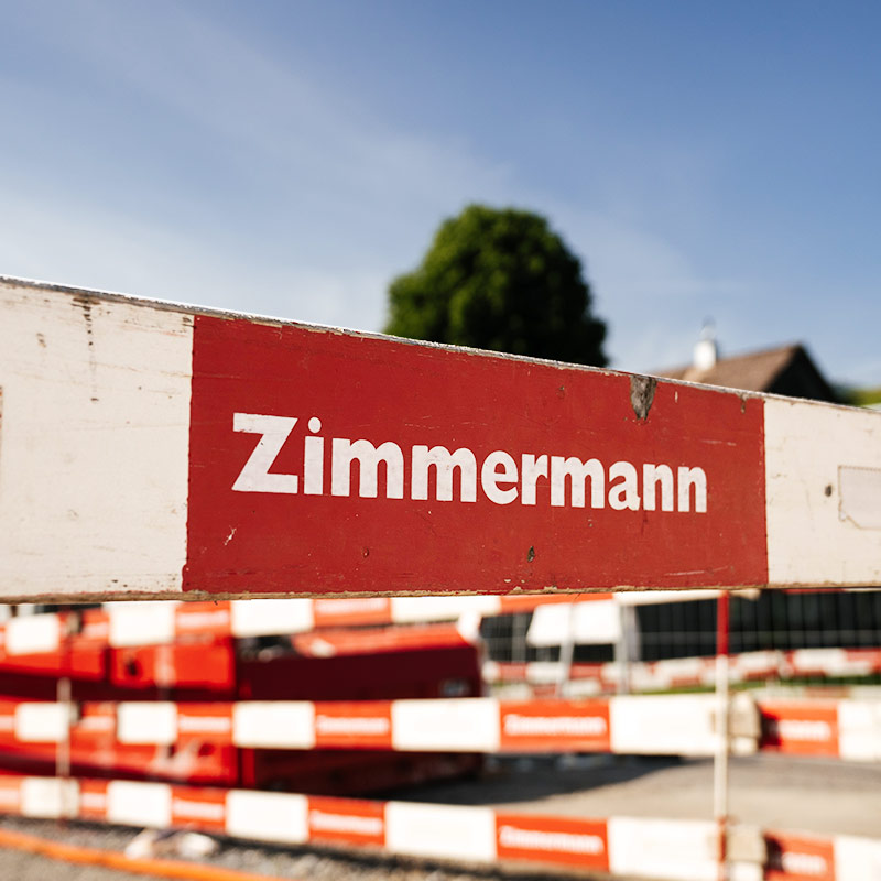 Logo auf Absperrungs-Latte von Zimmermann AG