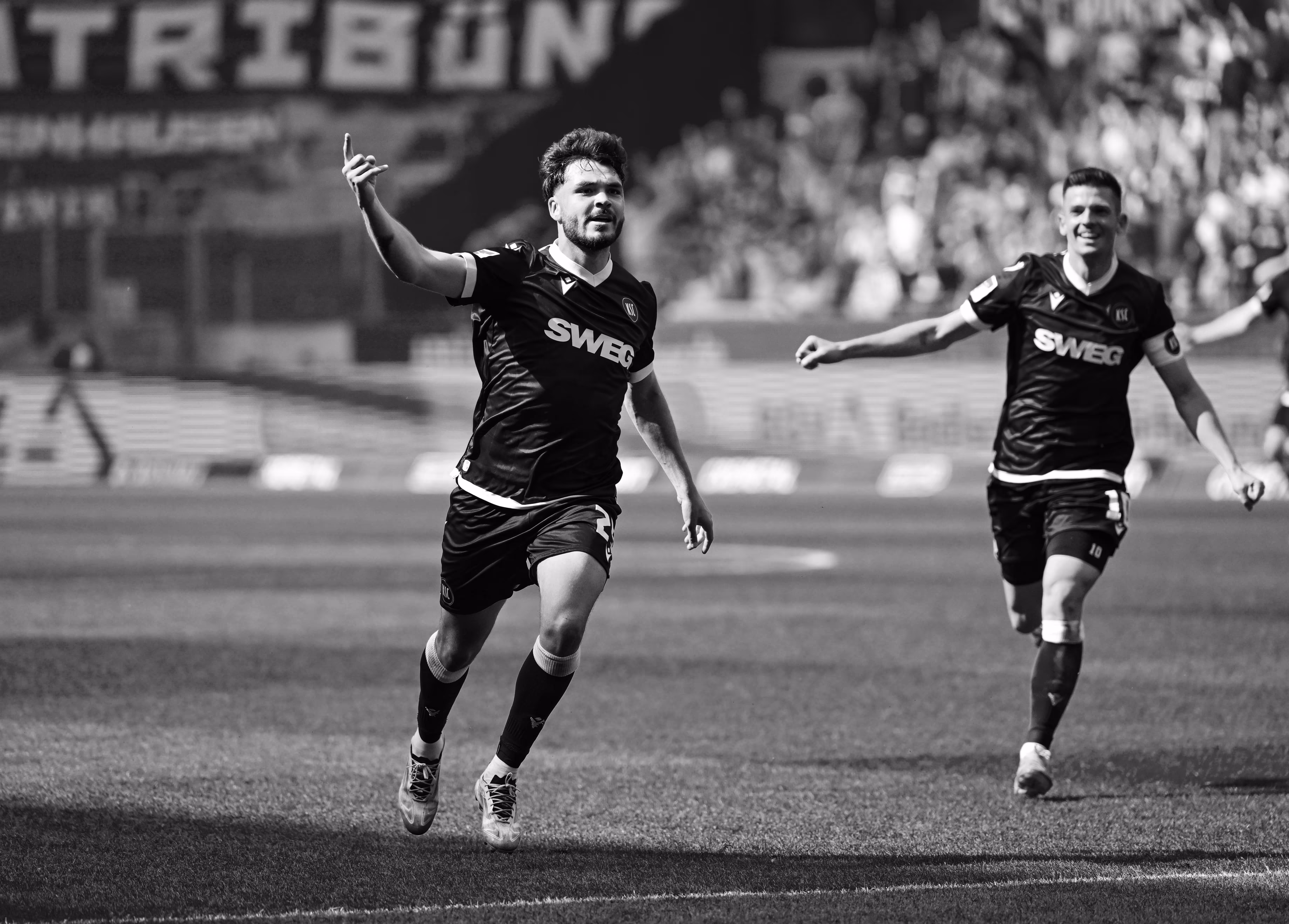 Lilian Egloff jubelt auf dem Spielfeld