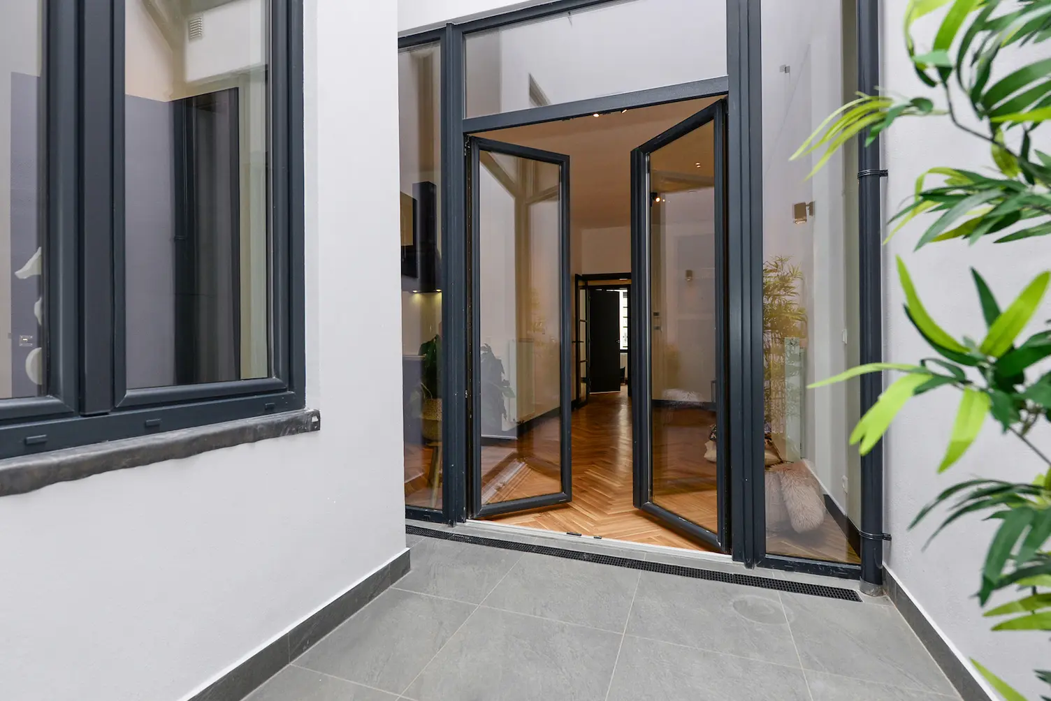 Professional photography and international marketing for renting out homes to expats