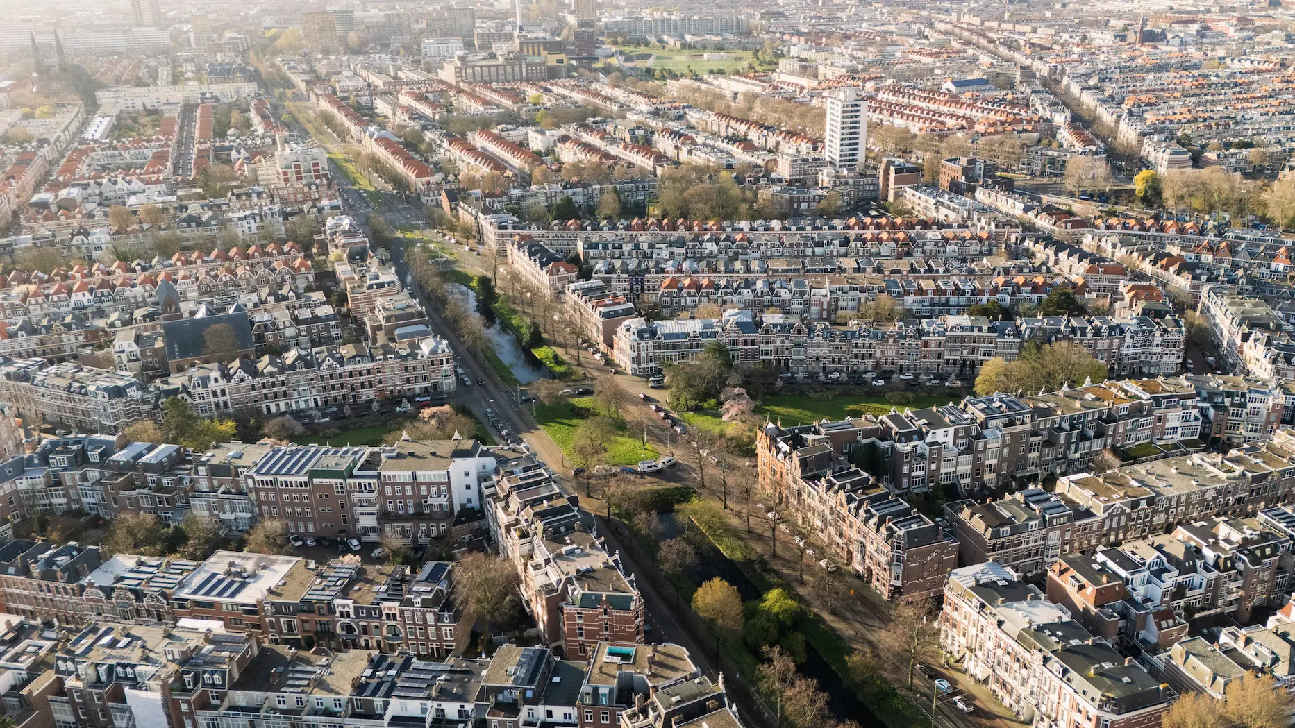 Het Sweelinckplein in Duinoord Den Haag — ovaal plein omringd door neo-renaissance herenhuizen uit circa 1900