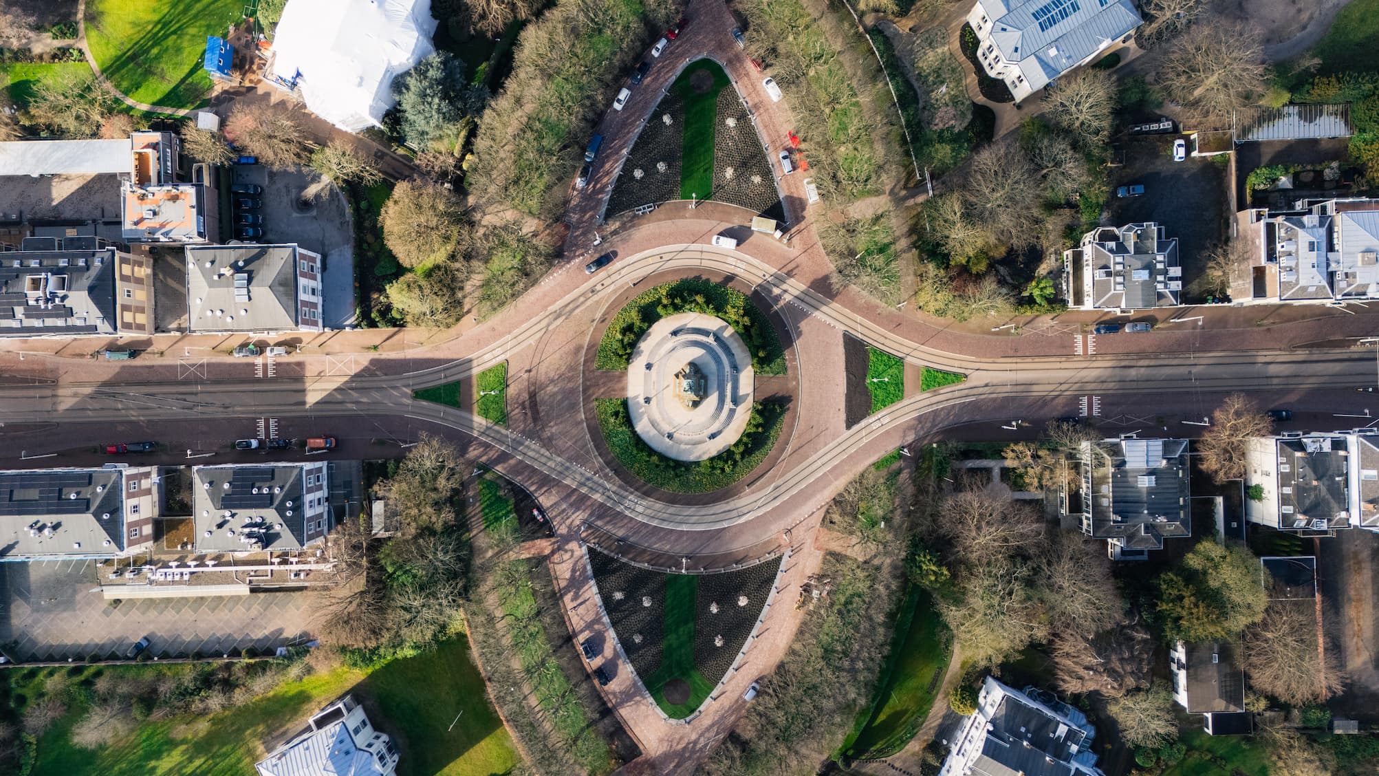 Plein 1813 in Den Haag met de gedenknaald ter herinnering aan de bevrijding van 1813