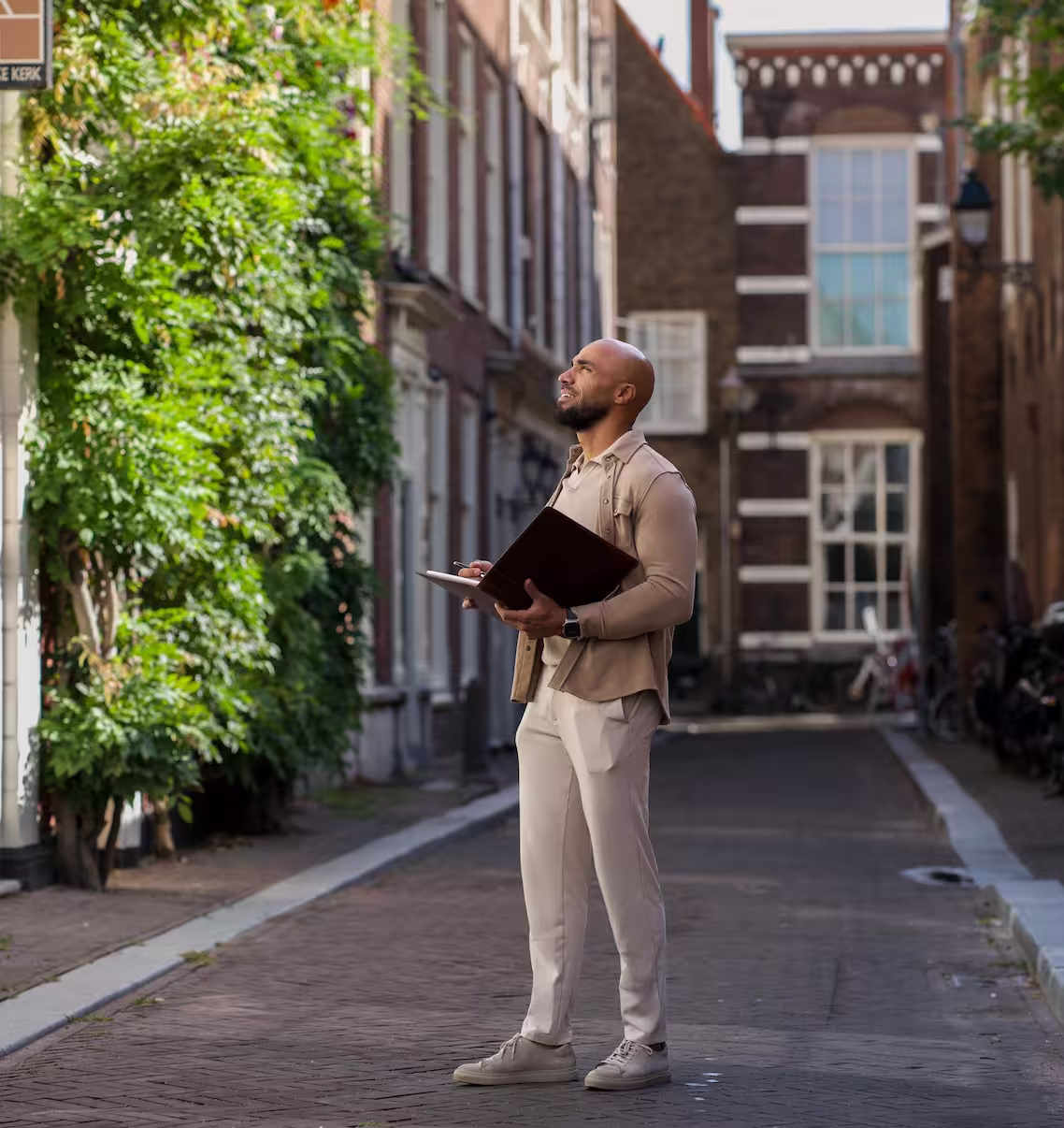 Buying agent inspects the structural condition and architecture of a property in The Hague