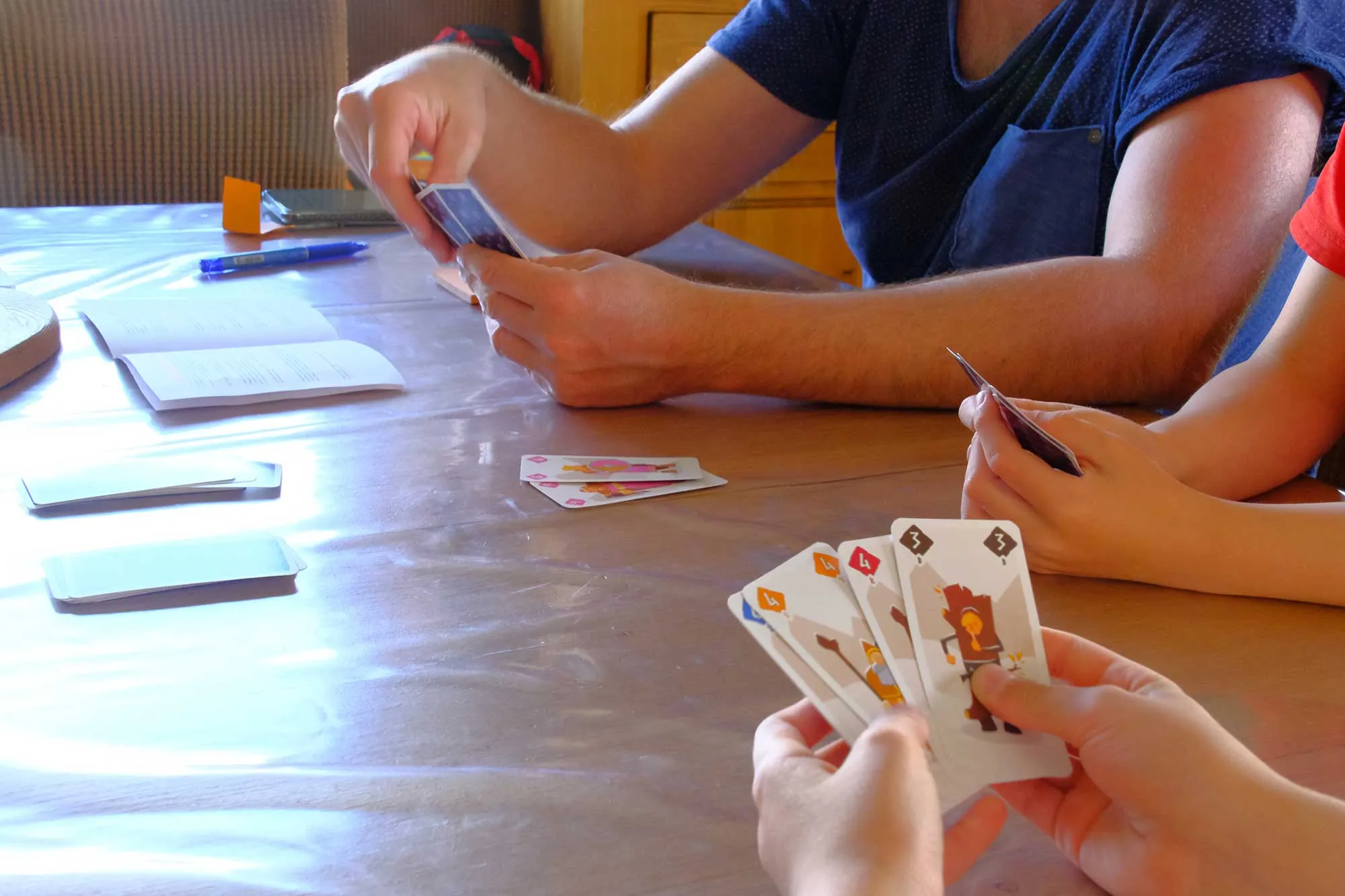 Des enfants jouant au jeu Odin