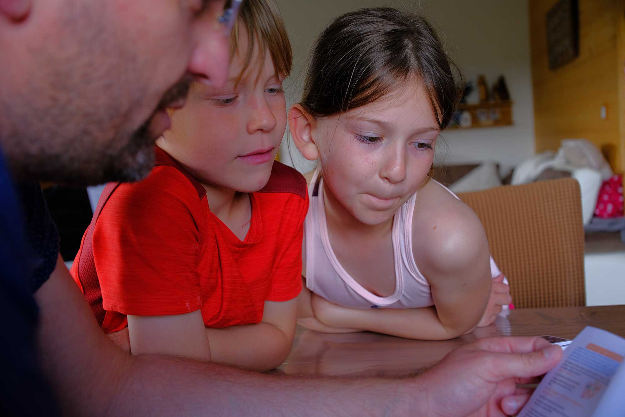 Des enfants jouant au jeu Odin