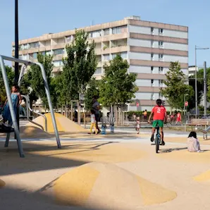enfants jouant au Square Joséphine Baker à Floirac