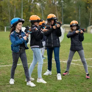 enfant en partie de laser game à Bordeaux