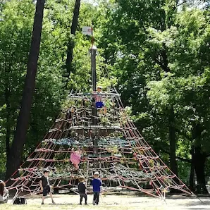 aire de jeux du parc Burck à Mérignac en été