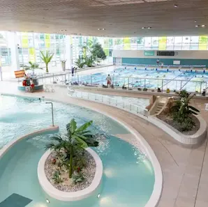 piscine du Grand Parc à Bordeaux avec jeux d'eau pour enfants