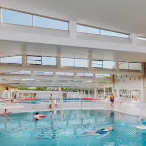 piscine Cazalet à Pessac avec bassin ludique pour enfants