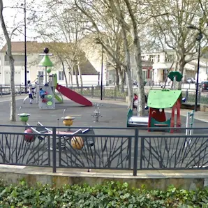 aire de jeux ombragée Place Ferdinand Buisson à Bordeaux