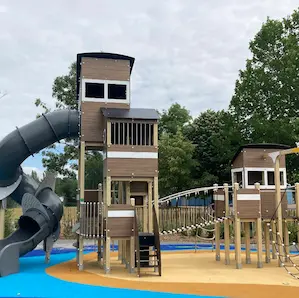 aires de jeux gratuites de Bègles Plage avec structures à grimper et toboggan