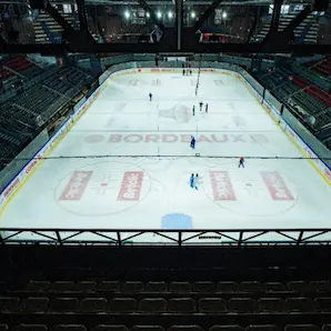 première séance de patinage à Mériadeck avec un enfant de 4 à 5 ans